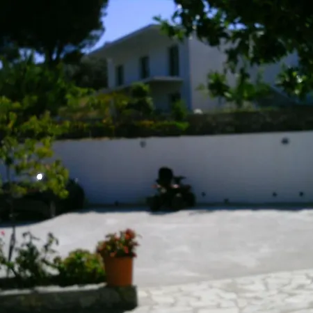 Kirimis Aparthotel Troulos