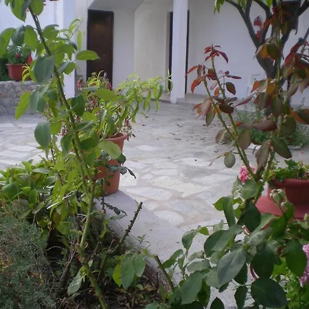 Kirimis Aparthotel *