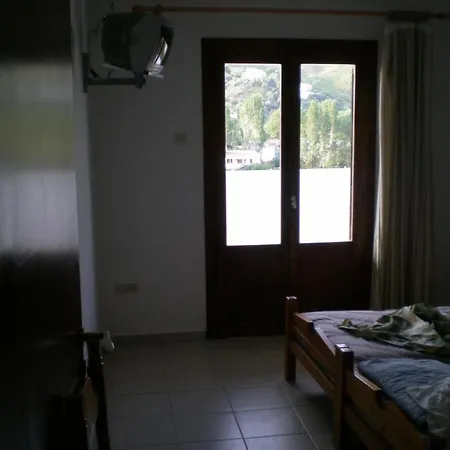 Aparthotel Kirimis *