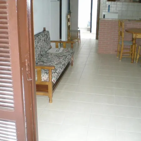 Kirimis Aparthotel *