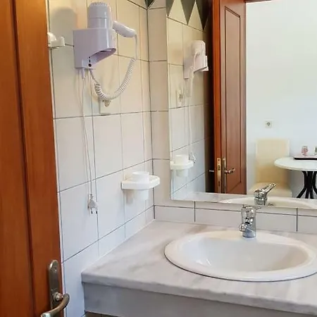 Kirimis Aparthotel Troulos